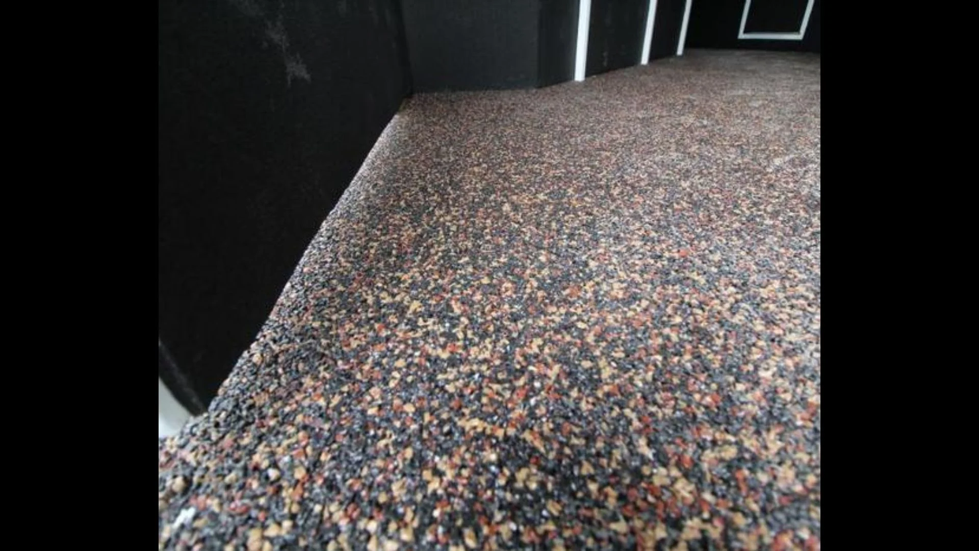 SERVICE Hoof-Grip Rubber Flooring - Image 3